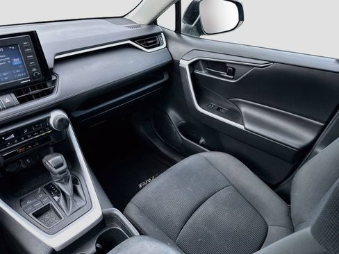 Used 2020 Toyota RAV4 LE w/ Carpet Mat Package FWD image 25