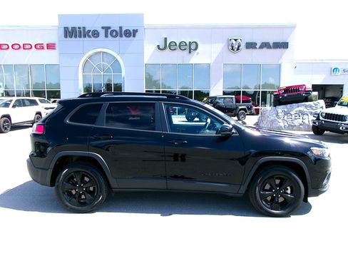 Used 2023 Jeep Cherokee Altitude Lux AWD/4WD image 5