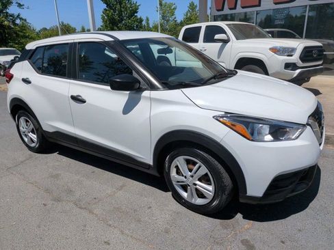 Used 2020 Nissan Kicks S FWD image 1