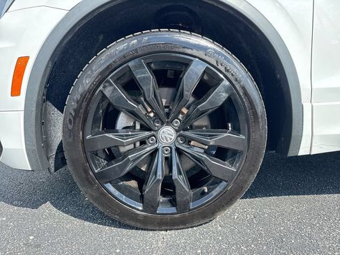 Used 2021 Volkswagen Tiguan SE AWD/4WD image 30