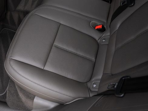 New 2026 Porsche Macan image 34