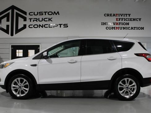Used 2017 Ford Escape SE FWD image 30