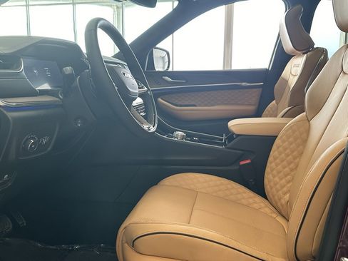 New 2025 Jeep Grand Cherokee Summit w/ Luxury Tech Group V image 9