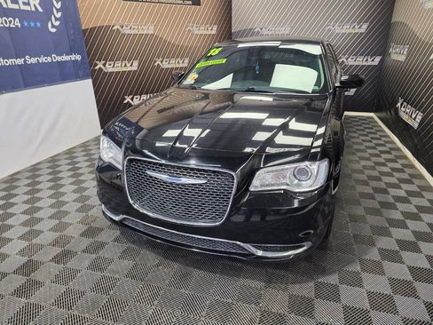 Used 2018 Chrysler 300 Touring L AWD/4WD image 3