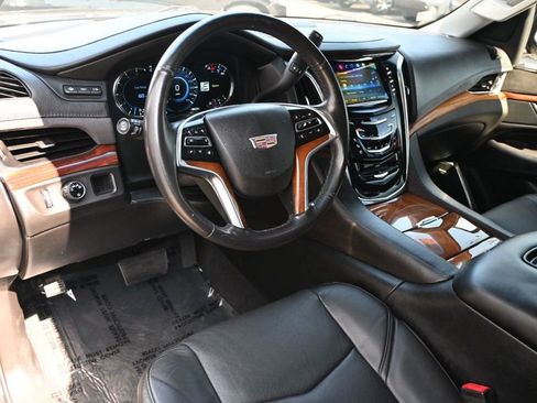 Used 2016 Cadillac Escalade Luxury RWD image 7