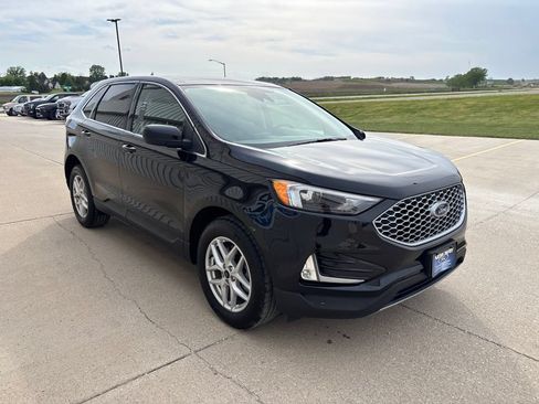 Used 2024 Ford Edge SEL w/ Convenience Package AWD/4WD image 3