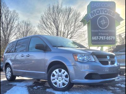 Used 2018 Dodge Grand Caravan SE w/ UConnect Hands-Free Group