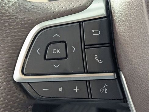 Used 2024 Toyota Sienna Platinum image 17