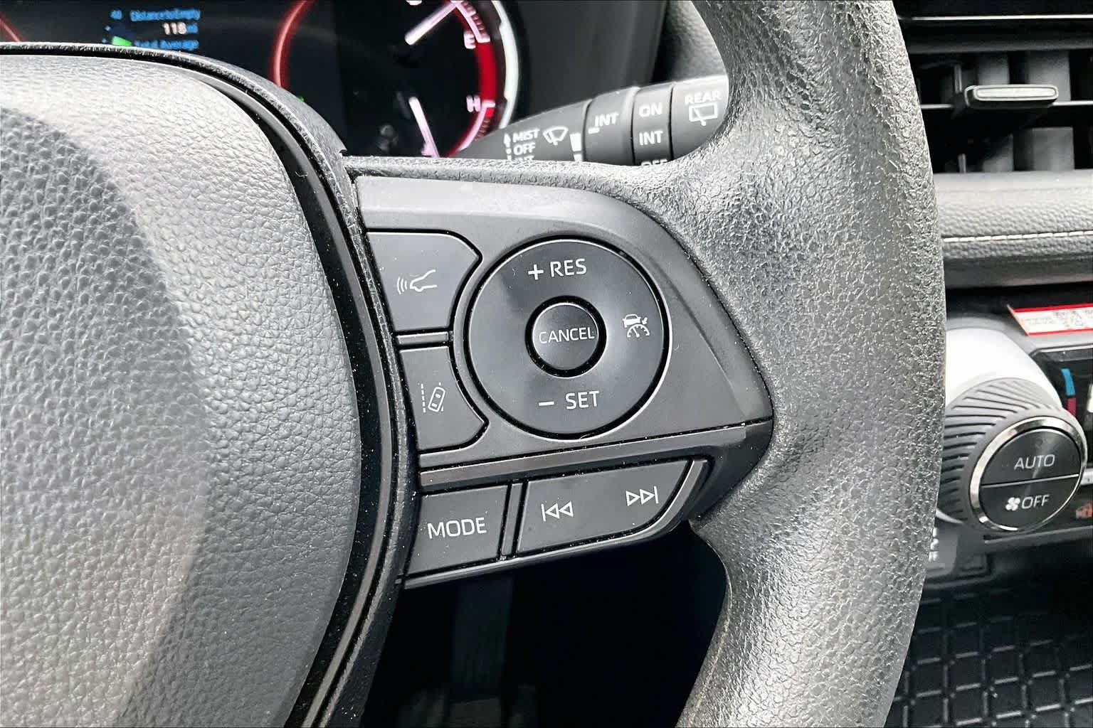 Used 2025 Toyota RAV4 XLE AWD/4WD image 21