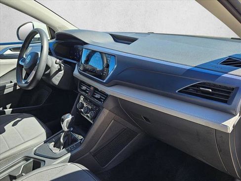 Used 2024 Volkswagen Taos SE image 17