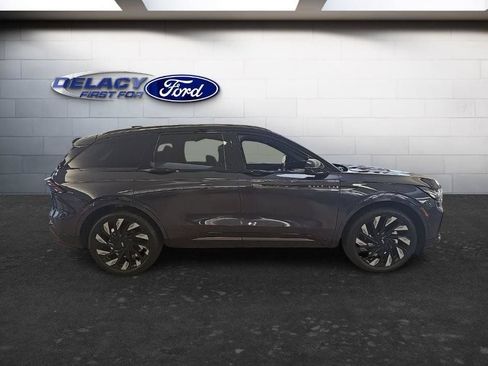 Used 2024 Lincoln Nautilus Reserve w/ Equipment Group 202A AWD/4WD image 9