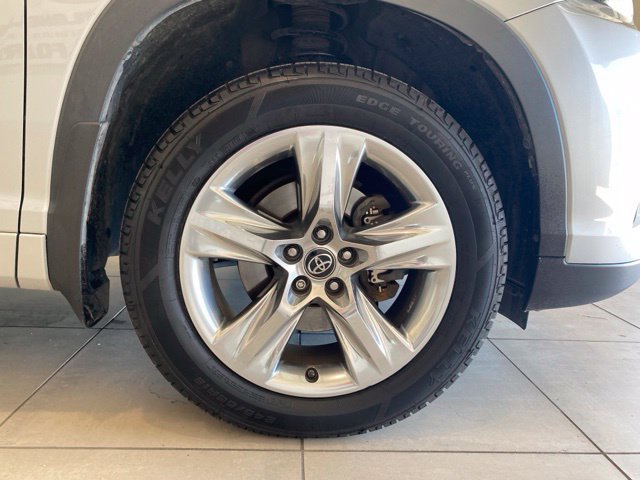Used 2018 Toyota Highlander Limited w/ Protection Package #3 AWD/4WD image 4