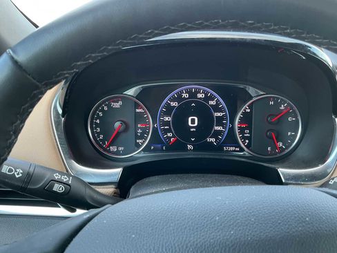 Used 2023 Chevrolet Traverse Premier image 12