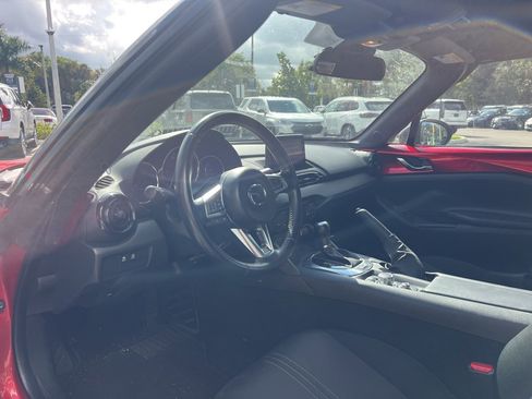 Used 2021 MAZDA MX-5 Miata Club image 17