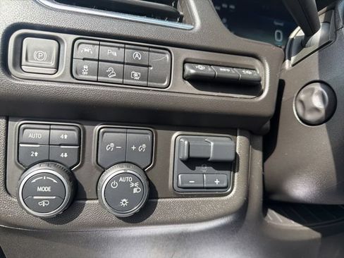 Used 2023 Chevrolet Suburban High Country AWD/4WD image 18