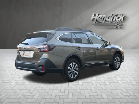 Used 2022 Subaru Outback Premium image 9