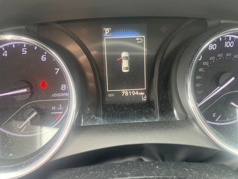 Certified 2020 Toyota Camry SE image 2