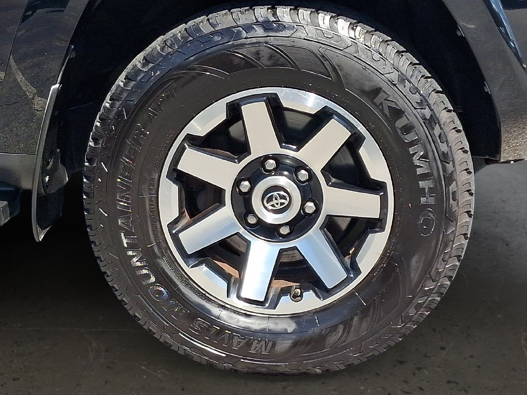 Used 2020 Toyota 4Runner TRD Off-Road AWD/4WD image 9
