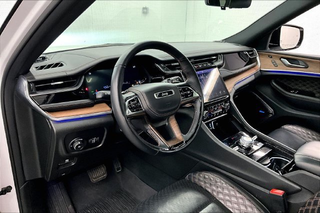 Used 2023 Jeep Grand Cherokee L Summit w/ Rear Seat Video Group I AWD/4WD image 15