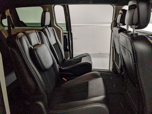 Used 2018 Dodge Grand Caravan SXT w/ Rear Park Assist Package image 21