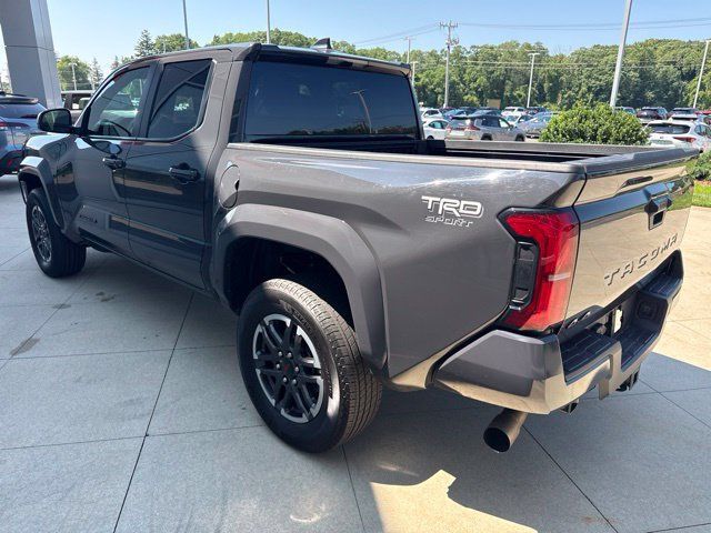 Used 2025 Toyota Tacoma TRD Sport AWD/4WD image 5