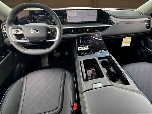 New 2026 INFINITI QX80 Luxe image 16