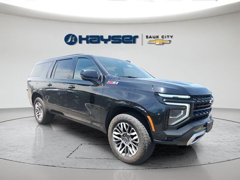 Used 2025 Chevrolet Suburban Z71 AWD/4WD image 1