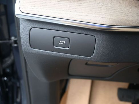 New 2026 Volvo XC90 B5 Core AWD/4WD image 15