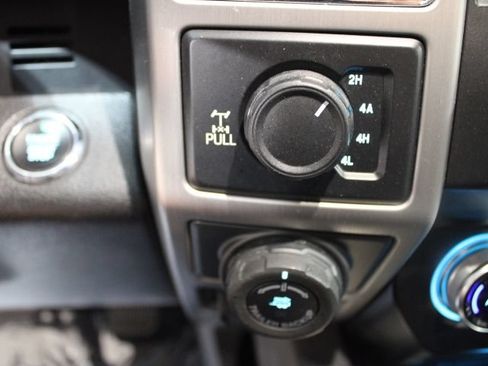 Used 2019 Ford F150 Platinum w/ Equipment Group 701A Luxury AWD/4WD image 40