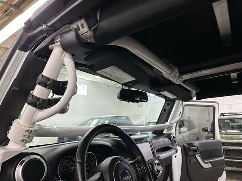 Used 2014 Jeep Wrangler Unlimited Rubicon w/ Max Tow Package AWD/4WD image 27