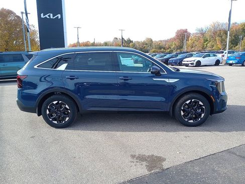 New 2026 Kia Sorento S w/ S Panoramic Sunroof Package image 2