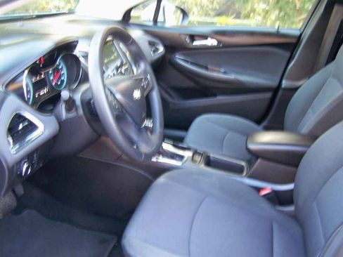Used 2017 Chevrolet Cruze LT image 7