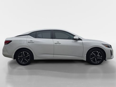 Used 2025 Nissan Sentra SV image 6