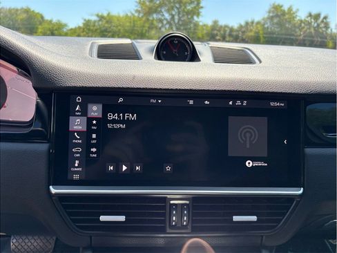 Used 2020 Porsche Cayenne image 32