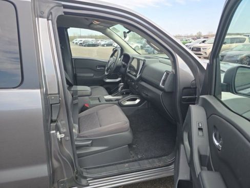 Used 2025 Nissan Frontier SV w/ SV Convenience Package image 11