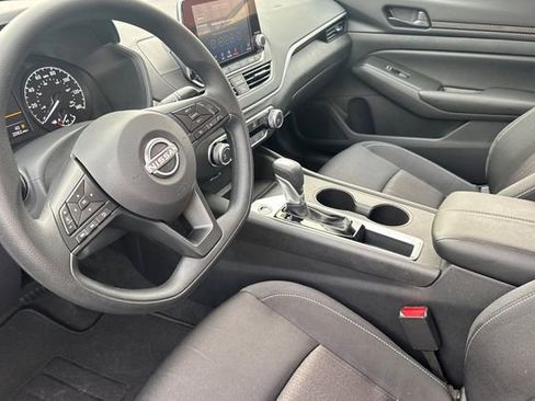 Used 2025 Nissan Altima 2.5 S image 10