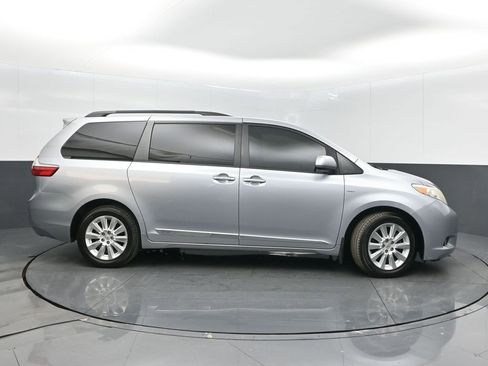 Used 2016 Toyota Sienna XLE image 8
