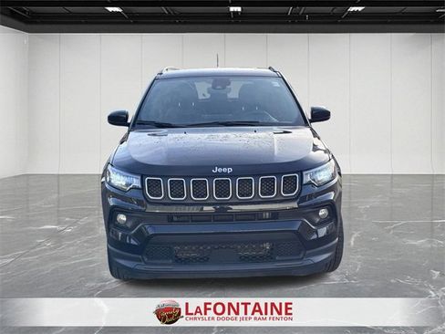 Certified 2024 Jeep Compass Latitude image 8