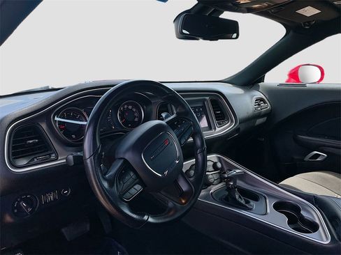 Used 2022 Dodge Challenger R/T image 9