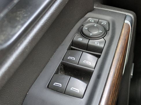 Used 2022 Chevrolet Silverado 1500 High Country image 21