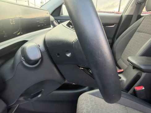 Used 2025 Kia Seltos S image 23