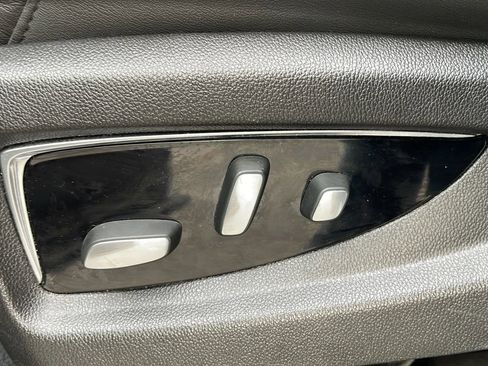 Used 2017 Cadillac Escalade ESV Premium Luxury image 21