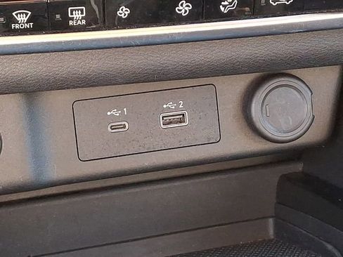 Used 2023 Nissan Rogue SV image 28