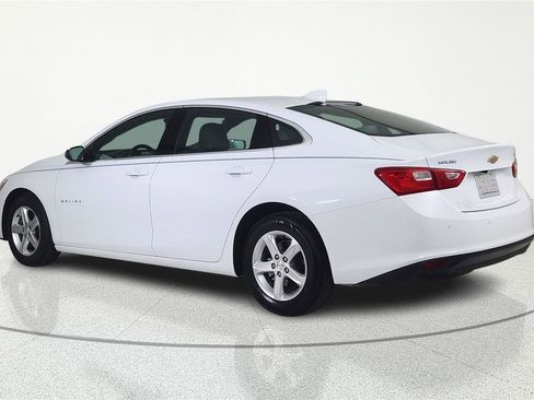 Used 2024 Chevrolet Malibu LT image 3