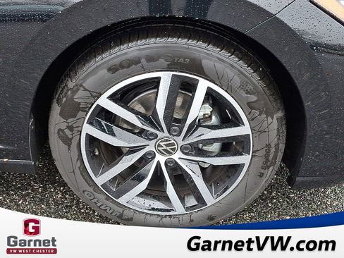 New 2025 Volkswagen Jetta SE image 4