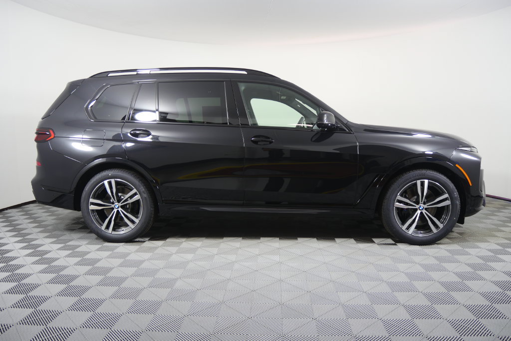 Used 2027 BMW X7 xDrive40i w/ M Sport Package AWD/4WD image 3