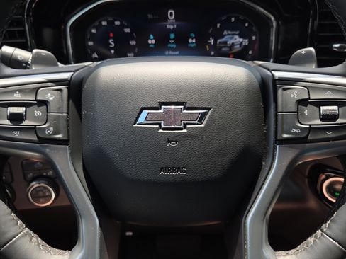 Used 2025 Chevrolet Silverado 1500 LT Trail Boss w/ Convenience Package II AWD/4WD image 28