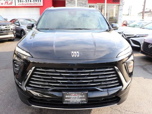 Used 2025 Buick Enclave Preferred AWD/4WD image 8