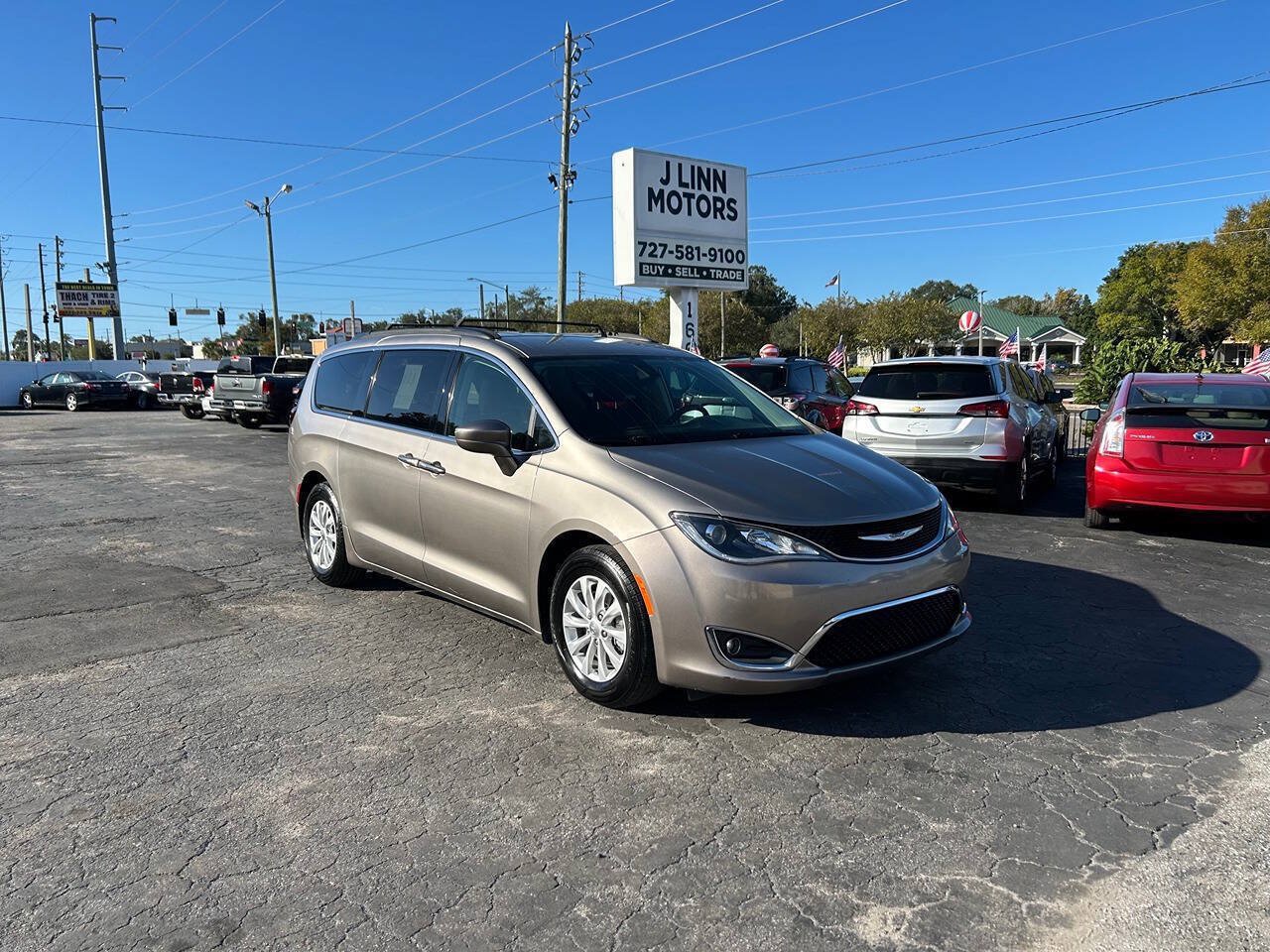 Used 2018 Chrysler Pacifica Touring Plus FWD image 1