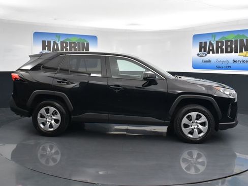 Used 2022 Toyota RAV4 LE FWD image 6